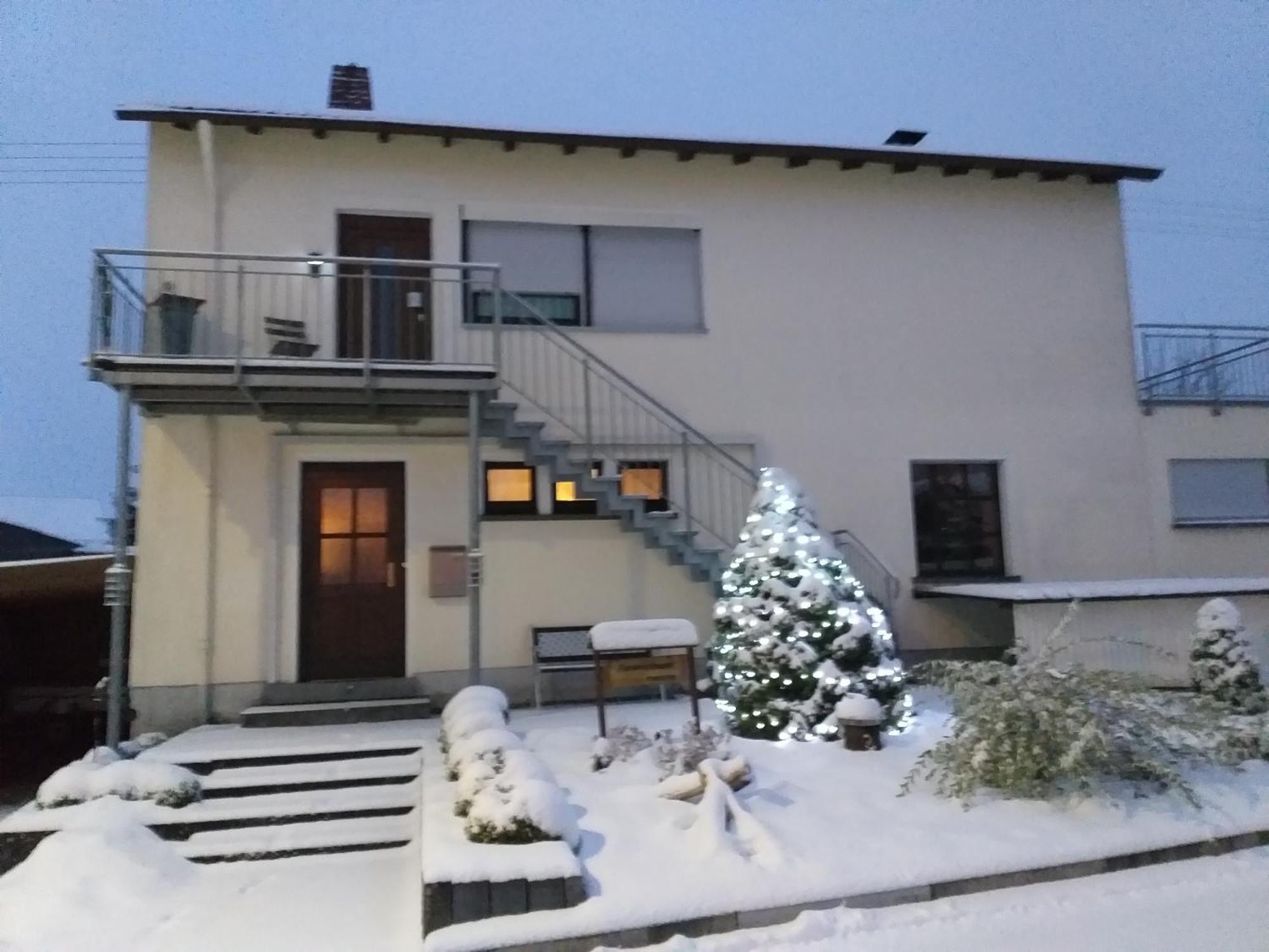 Apartment Zwei Schlafzimmer- Betten In Komforthoehe Baumholder Bagian luar foto