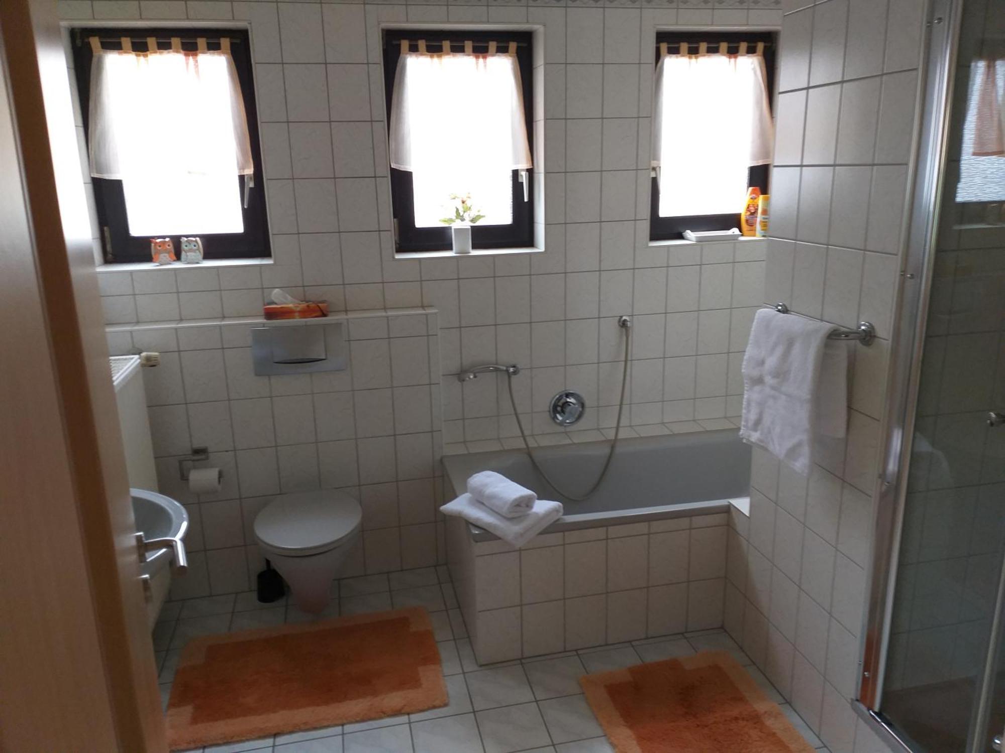 Apartment Zwei Schlafzimmer- Betten In Komforthoehe Baumholder Bagian luar foto